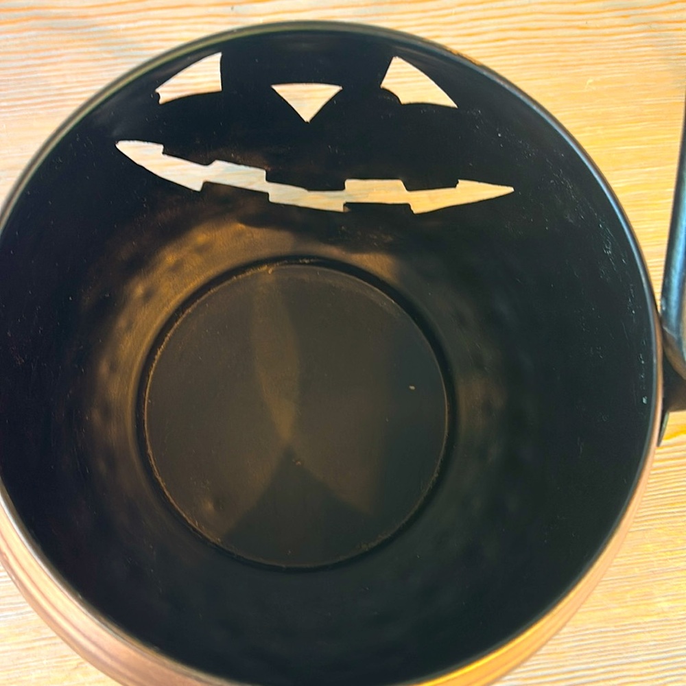 Large Metal Pumpkin Jack-o’-lantern - Picture 5 of 6